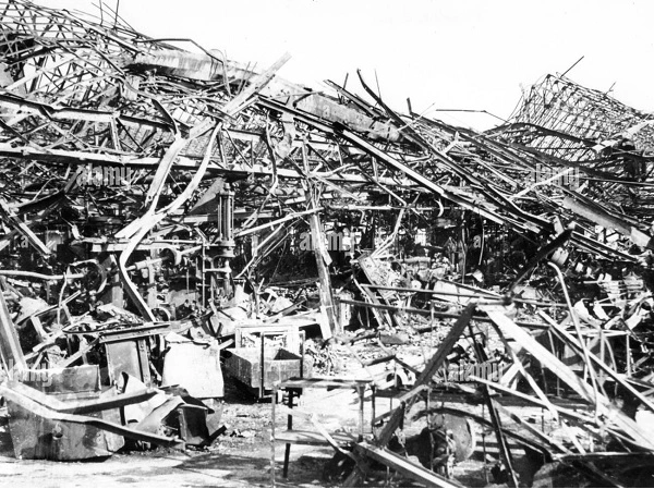 Завод Renault после бомбардировки Британией 1943 год